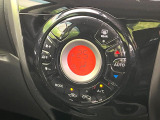 【オートエアコン】一度お好みの温度に設定すれば、車内の温度を検知し風量や温度を自動で調整。暑い&hellip;寒い&hellip;と何度もスイッチ操作をする必要はありません。快適な車内空間には必須の機能ですね♪