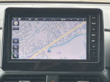 日産純正9インチメモリーナビ(MM223D-L)装備。スマートフォンによる部分地図更新、Bluetooth接続での音楽視聴、快適な画面操作と高音質なオーディオ再生。