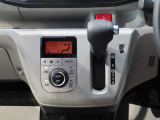 オートエアコン装着車です^^温度設定をすれば、自動で快適な空調に・・・^^★