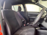 運転席まわりには十分なスペースがあり、大柄な方でもゆったり運転していただける環境です。