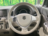 インテリアに合わせたデザインのステアリングは、運転される方のことも考え、運転しやすい形状、大きさです。是非一度、実際に触ってお確かめください。