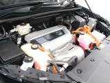 2AR-FXE型 2.5L 直4 DOHCエンジンと2JM型 交流同期電動のハイブリッドシステム搭載、駆動方式はFFです。