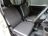 運転席のドアを開け、乗り込む際のイメージです。