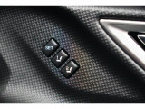 運転席のシートポジションメモリー機能は、登録済みの運転者と交代しても、シートポジションの変更の手間がかかりません。
