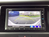 バックモニター付きで、車庫入れやバック時の後方確認をしっかりサポート。モニターに映し出される映像で死角も確認しやすく、狭い場所での駐車や後退時の操作をより安心して行えます。