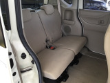 スライドドアだから、隣の車との距離が近い駐車場でも安心。チャイルドシートへの乗せ降ろしや、大きな荷物の積み込みもストレスなく行えます。