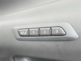 運転席のシートポジションを記憶・再現できるメモリー機能を搭載しています。