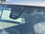 【スズキ】レーダーブレーキは、前方の車両や歩行者を検知し、衝突の危険がある場合にブレーキを作動。事故リスクを軽減し、安全な運転をサポートします。