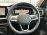 (ステアリングリモコン付)ステアリングリモコン付き本革巻きステアリングです。視線をそらさずにオーディオや燃費表示の操作が可能です。