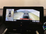 複数のカメラの映像をもとに、クルマを真上から見ているような映像をドライバーに提供し駐車をサポートする機能です。