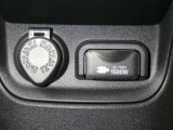 【電源コンセント】非常時やキャンプなどに役立つAC100V/1500Wコンセント付きです。