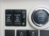 運転席からもスイッチ1つでリヤドアを開閉する事ができます。