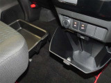 便利な収納ポケット、小物入れを各所に配置しています。シートヒーターも装備しています。