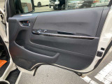 当店の車はルームクリーニング施工済み!納車前には手がけWAX、室内仕上げ清掃で納車をおこなっております!