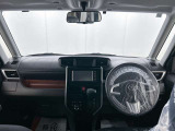 落ち着いたカラーの内装で、ゆったりと運転したい方に。