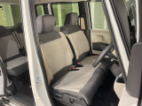 乗降がしやすい運転席。高さが調節できて小柄な方でも運転しやすいポジションをとることができます。