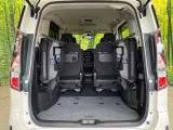 普段のお買い物や通勤、送迎等に十分な荷室スペースを確保しております。セカンドシートを倒すと、大きな荷物の積載も可能です♪