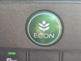 ワンタッチで省燃費走行をサポートするECONスイッチを装備。