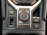 路面状況に合わせて駆動力を最適化する「X-MODE」を搭載。滑りやすい雪道やぬかるみなどでも安定した走行をサポートし、アウトドアや悪路走行時に頼れる機能です。