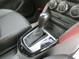 AT車のシフトまわりや操作部も確認できます。