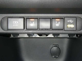 【シートヒーター搭載】シートを温めてくれる暖房機器です!長時間座っていると負担が掛かりやすい背中や腰、または冬場の寒い日に冷えやすい脚部に快適なぬくもりを♪