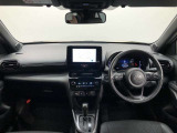 シンプルながら機能性あふれる運転席廻りです。視界性もよく、運転しやすいですよ。