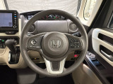 ハンドルにHondaセンシング系のクルーズコントロールやレーンキープアシストなどのスイッチと、オーディオの操作スイッチが装備されています。ハンドルから手を離さず安全に操作できます。