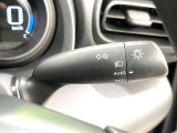 【オートライト】周りの明るさに応じて自動でヘッドライトの点灯・消灯ができる機能です!ライトの付け忘れ・消し忘れなどが無くなり、雨の日や夕方の走行も安心!トンネル通過時も便利ですね♪