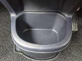 深さがあり手荷物等をすっきり収められる大容量ボックスです。