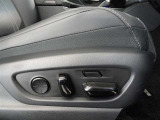 パワーシート搭載。微妙な調整が手軽にでき、ピッタリのポジションで運転することが可能です。