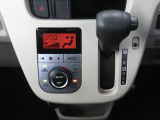 オートエアコンで暑い夏も寒い冬も快適な車内で運転出来ます。
