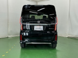 後席の窓には外から車内が見えにくくなるプライバシーガラスを採用。周りを気にせずリラックスして過ごせます