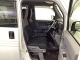 フィット感のあるシート。しっかりと支えてくれるので、長時間の運転を快適にサポートしてくれます。