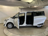 両側パワースライドドア付きだから、狭い駐車スペースなどでの 乗り降りラクラク!小さなお子さまのいるご家庭には嬉しい装備。