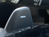 ■パドルシフト■ステアリングから手を離さずに、簡単にシフトチェンジ。マニュアル車感覚のシフトチェンジが愉しめます。自分の手で操縦している感が増して運転を愉しく出来る装備です!