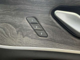 運転席のパワーシートには2パターンのメモリ機能付きです。