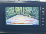 【バックカメラ】駐車時に後方がリアルタイム映像で確認できます。大型商業施設や立体駐車場での駐車時や、夜間のバック時に大活躍!運転スキルに関わらず、今や必須となった装備のひとつです!