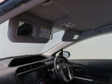 運転席・助手席にもバニティーミラーが付いて、身だしなみチェックが簡単に出来ます♪