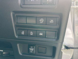 左右の電動スライドドア開閉スイッチです。運転席からも開閉操作が出来て便利です。