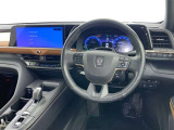 運転席まわりです。 各操作スイッチは使いやすい位置に配置されてます。