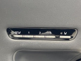 【メモリー機能付きパワーシート】ドライバーごとに設定したシート位置を記憶して、ボタン一つで切り替えできる便利な機能!運転する方が複数名いらっしゃるご家庭におすすめです♪