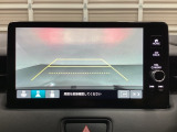バックでの車庫入れも安心です!リアカメラが付いているバックモニター付のナビディスプレイを装備しております。操作線もついており距離感も画面から確認できます。