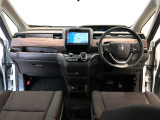 【前方視界】開放的な前方視界!運転がしやすく疲れにくいです♪窓が大きく、見通しがとっても良いおクルマですよ♪