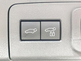 【パワーバックドア】スマートキーや運転席のボタンを押すだけでリアゲートが自動で開閉します!荷物を持っている時や、高い位置にあるバックドアを閉める際に便利な機能です♪