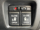 【両側パワースライドドア】スマートキーや運転席のスイッチで後席両側スライドドアの開閉が可能♪電動だから力を入れてドアを開ける必要が無く、小さなお子様でも簡単に開け閉めでき快適です♪