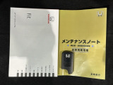 スマートキーは鍵をバッグに入れたままでもドアロックの開閉やエンジンのON・OFFができます。夜間や雨の日も鍵を探さなくて良いので便利です。