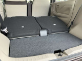 リヤシートを全て倒せばさらに荷物が積めますよ。