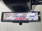 【インテリジェント ルームミラー】車両後方のカメラ映像をミラー面に映し出すので、車内の状況や、天候などに影響されずいつでもクリアな後方視界が得られます!