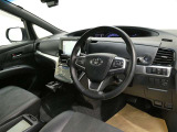 高いホールド性で運転姿勢が安定します。長距離ドライブでも疲れにくいのが魅力です。快適なドライビングライフをお送りください♪