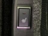 【運転席シートヒーター】寒い日に重宝するシートヒーター!エアコンより早く温まってくれるので寒がりの人も安心ですね♪エアコンの温風は乾燥するから苦手、という方にもをおすすめです。